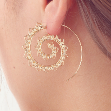 Retro Oval Spiral Spiral Heart-shaped Earring