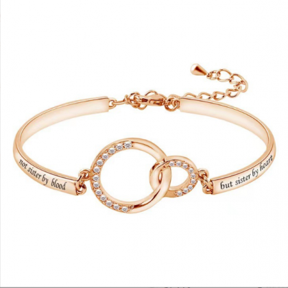 Simple round bracelet with diamonds