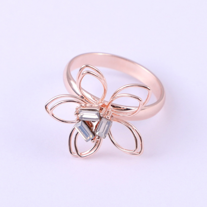 Women's ring with openwork flowers ..
