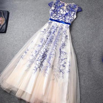 Slim Embroidered Short-sleeved Dres..