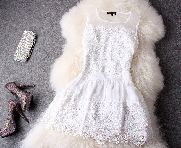 Sweet White Hook Flower With Lace Skirt