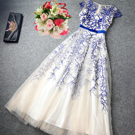 Slim Embroidered Short-sleeved Dress