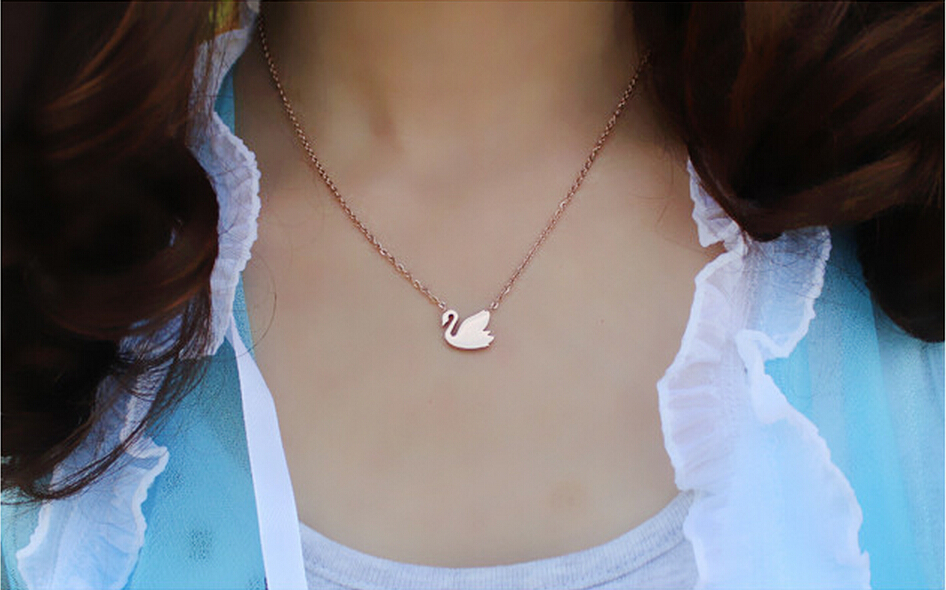 Swan Pendant Chain Necklace in Silver or Gold