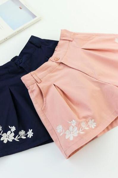 Retro Flower Embroidery Wide Leg Shorts