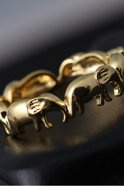 Retro elephants ring
