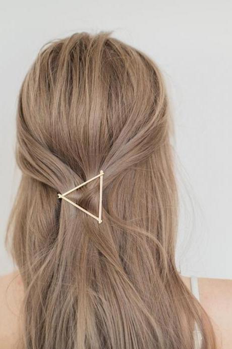 Gold triangle hair clip, Metal Clip, Minimalist Hair Clip, Minimalist Hair Accessory, Geometric Hair Clip, Hair Barrette, Stylish Hair Clip 