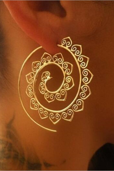 Retro Oval spiral spiral heart-shaped earring
