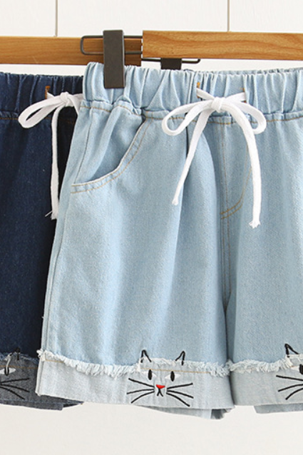 Cartoon cat embroidery shorts 