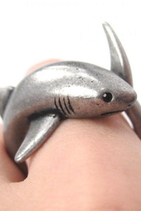 3D Realistic Shark Sea Animal Hug Wrap Ring In Silver - Sizes 5 To 10 Available