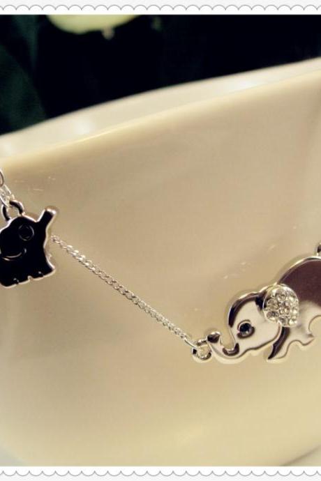 2015 New fashion Elephant Family Necklace