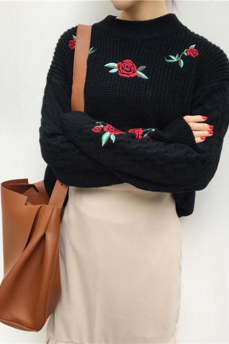 Knitted Sweater With Roses Embroidery - Black / White