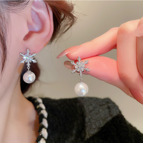 Silver needle zircon snowflake pearl earrings