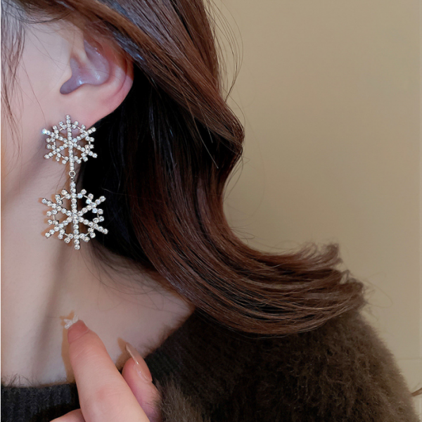 Silver pins set with diamonds snowflake earrings/stylish Christmas stud earrings