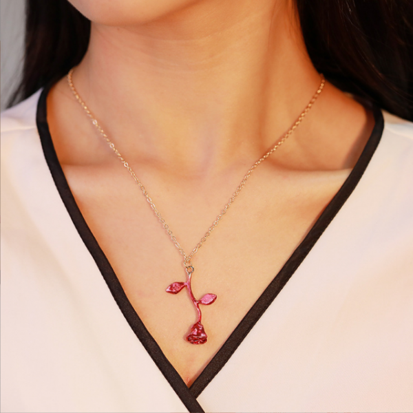 Romantic Valentine's Day rose flower necklace three-dimensional flower pendant collarbone necklace