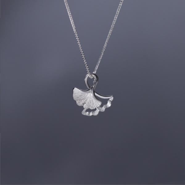 Simple leaf necklace