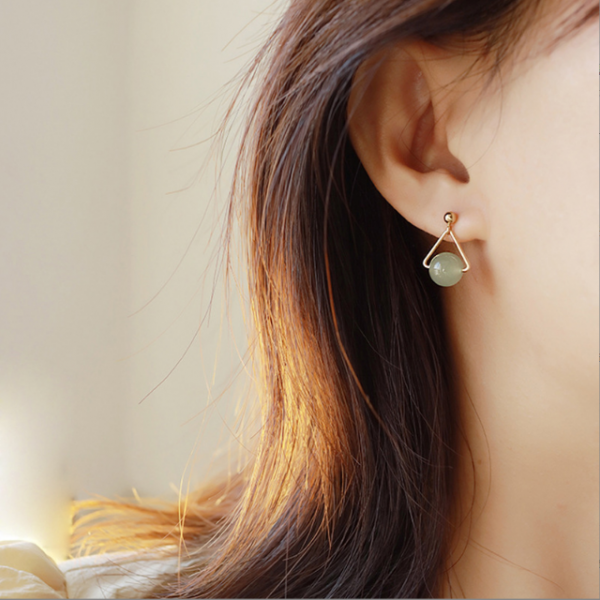 Geometric triangular earrings