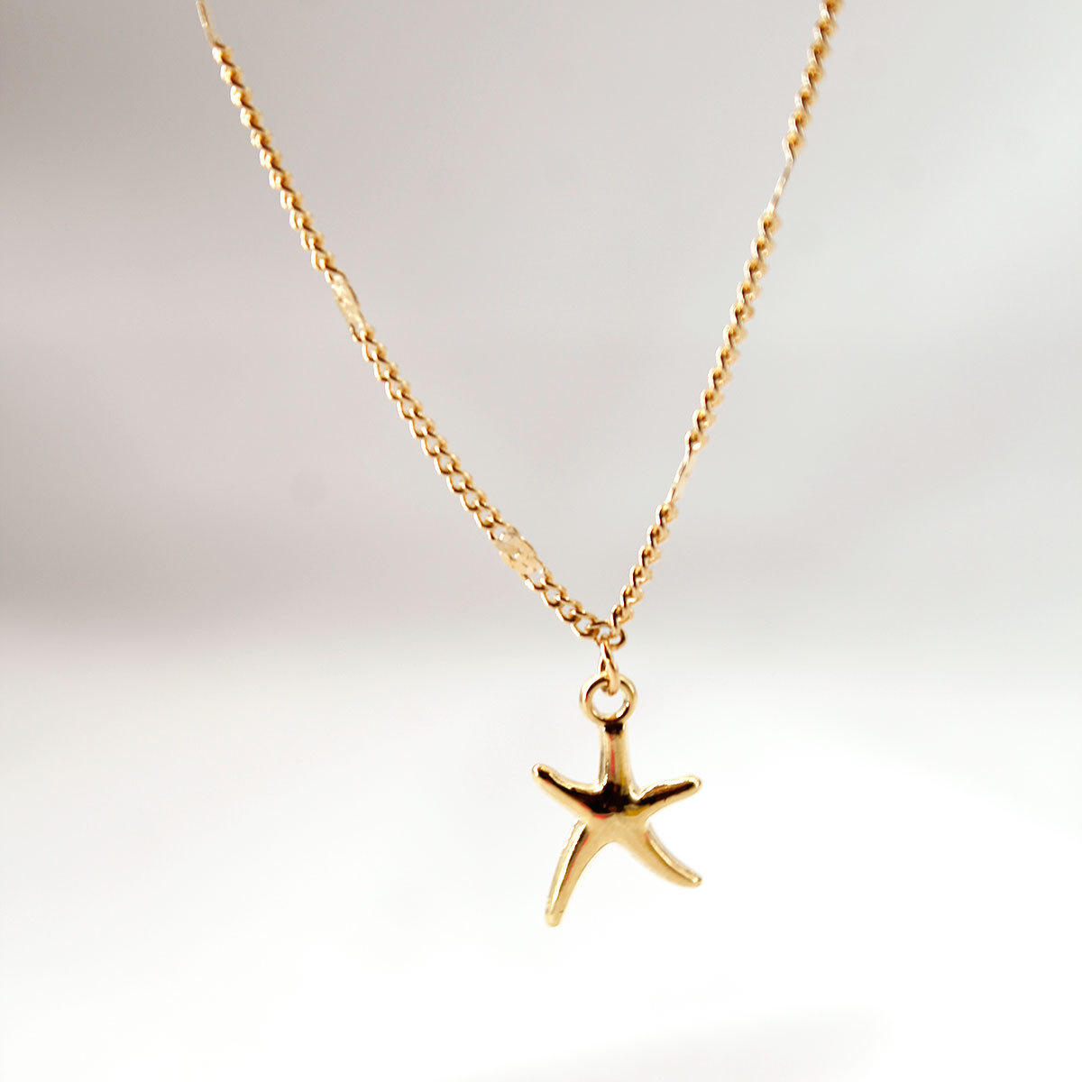 Gold Star Anklet on Luulla